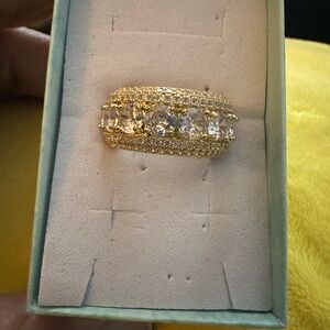 Elegant Gold and Crystal Women's Ring